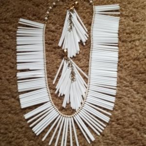 Vtg clasp earrings, necklace in white with gold